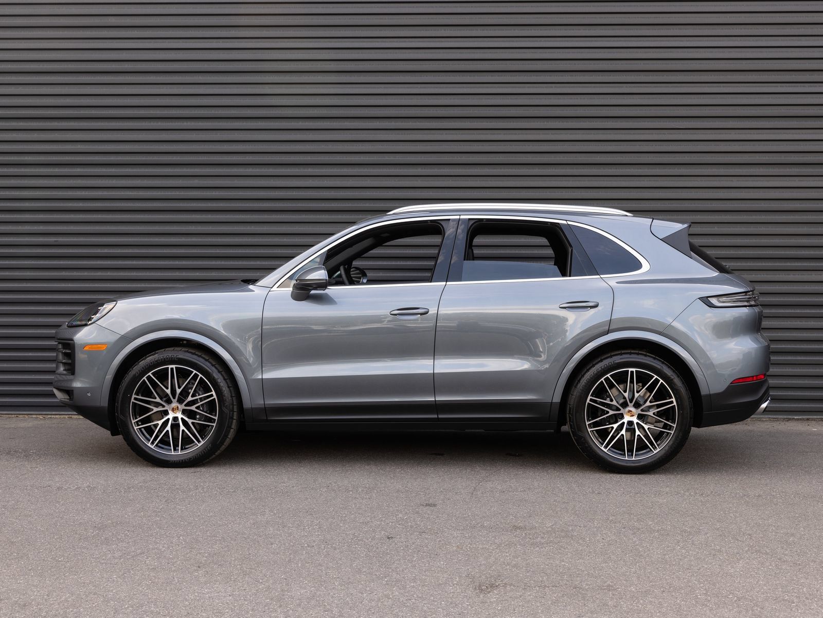 Certified 2026 Porsche Cayenne AWD/4WD image 2