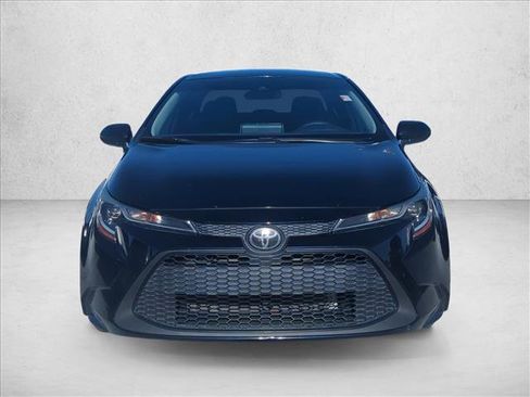 Used 2021 Toyota Corolla LE image 2