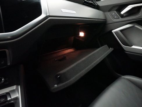 Used 2025 Audi Q3 2.0T Premium image 31