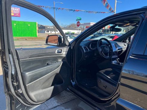 Used 2020 Jeep Grand Cherokee Altitude image 9
