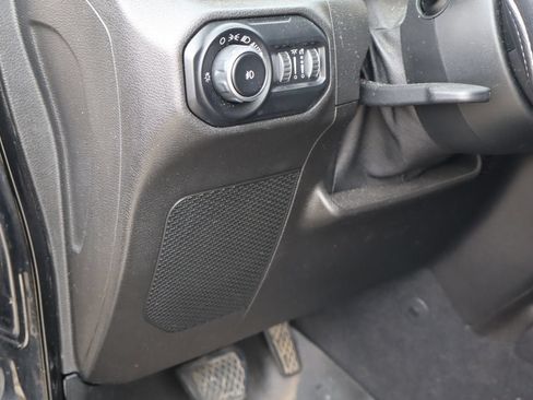 Used 2018 Jeep Wrangler Unlimited Sahara AWD/4WD image 19