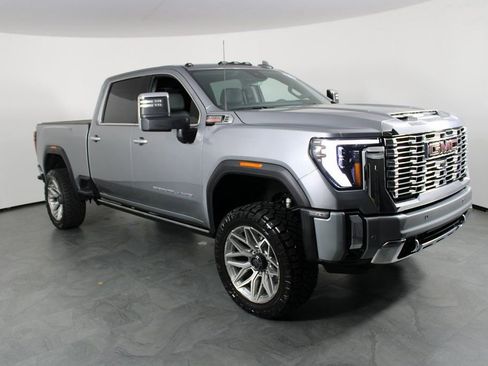 Used 2025 GMC Sierra 2500 Denali w/ Denali Reserve Package image 12
