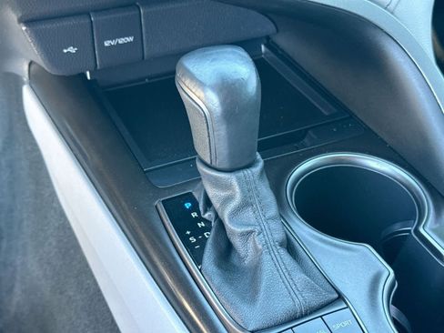 Used 2022 Toyota Camry SE image 24