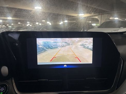 Used 2025 Chevrolet Trax LT FWD image 24