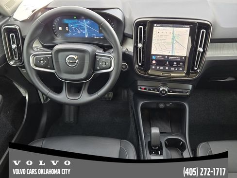 Certified 2025 Volvo XC40 B5 Core AWD/4WD image 21