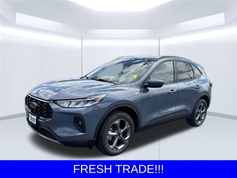 Used 2025 Ford Escape ST-Line Select AWD/4WD image 2