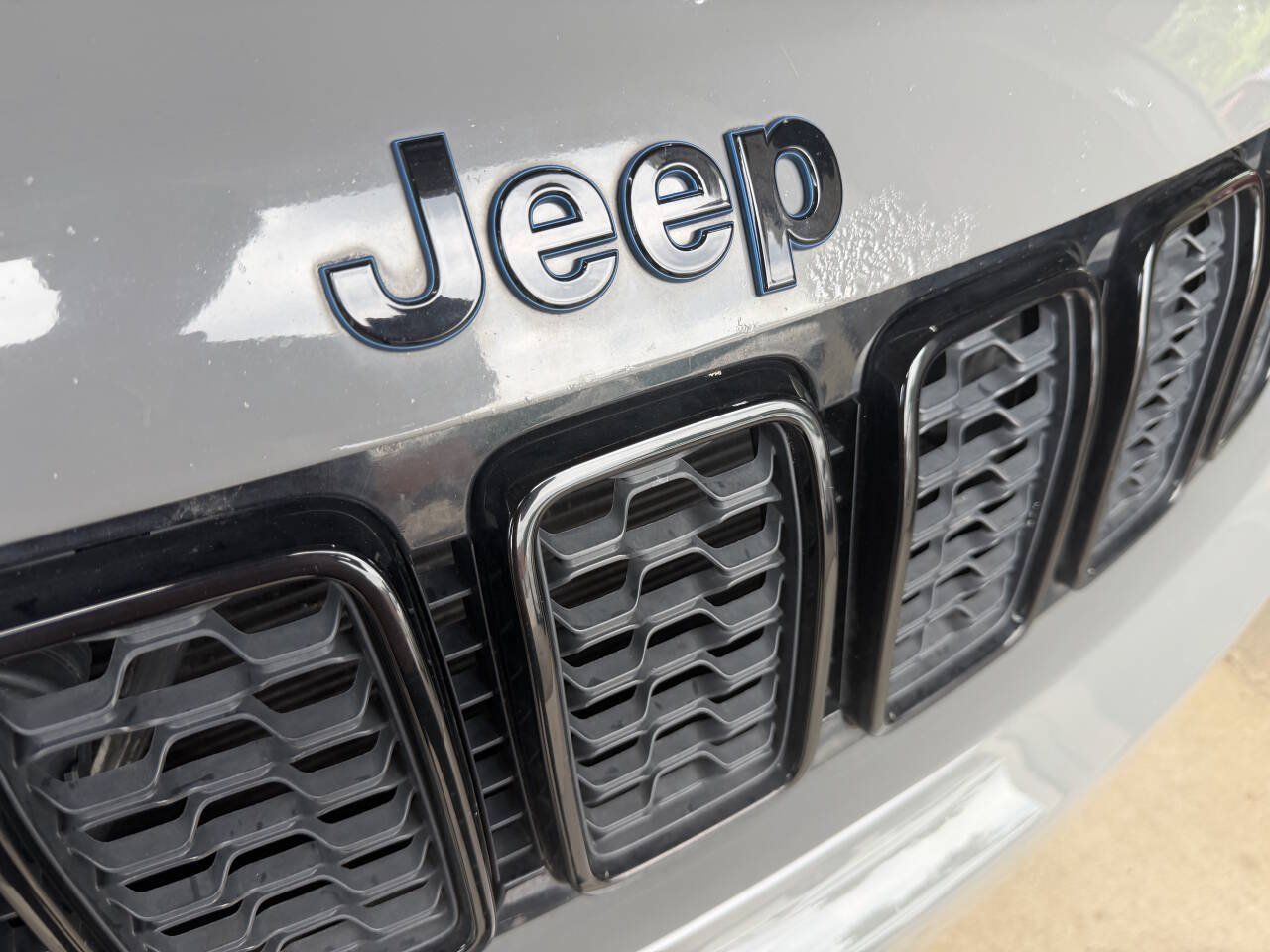 Used 2019 Jeep Grand Cherokee Laredo AWD/4WD image 33