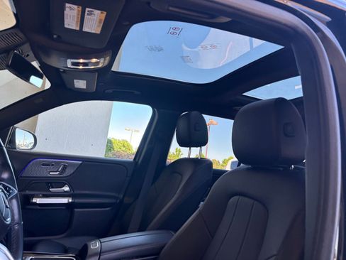 Used 2025 Mercedes-Benz GLB 250 image 29