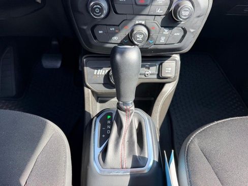 Used 2023 Jeep Renegade Trailhawk AWD/4WD image 15