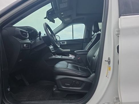 Used 2021 Ford Explorer XLT w/ Equipment Group 202A AWD/4WD image 5