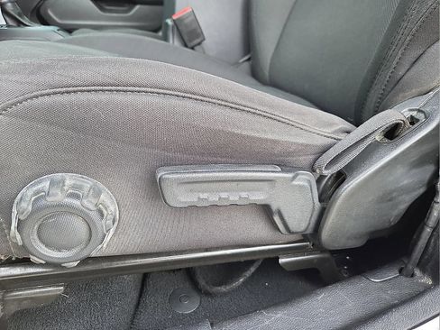 Used 2022 Jeep Wrangler Sport AWD/4WD image 15