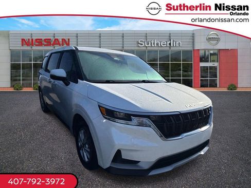 Used 2022 Kia Carnival LX FWD image 1