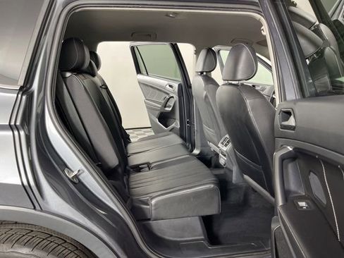 Used 2022 Volkswagen Tiguan SE image 44