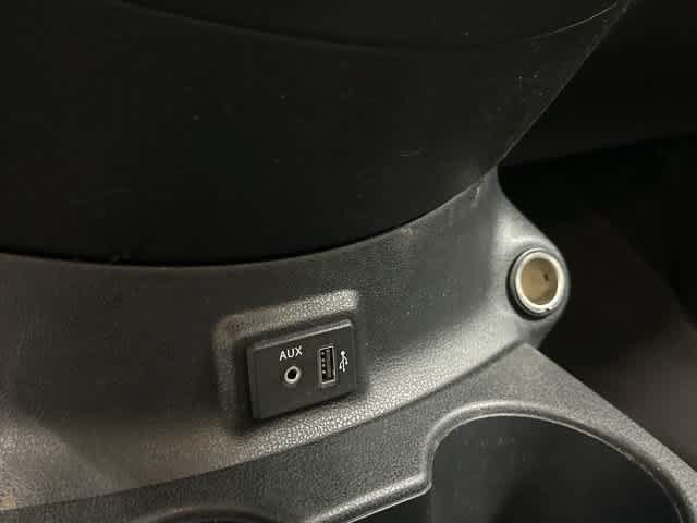 Used 2018 Nissan Versa Note SV FWD image 25