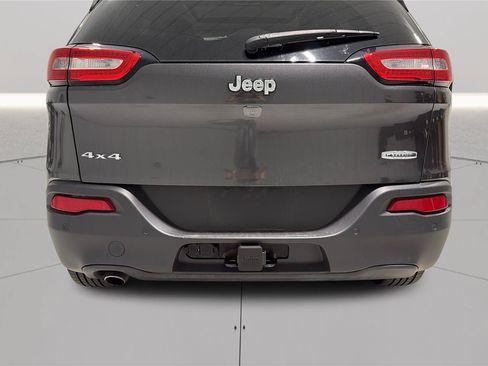 Used 2018 Jeep Cherokee Latitude Plus w/ Comfort/Convenience Group AWD/4WD image 30