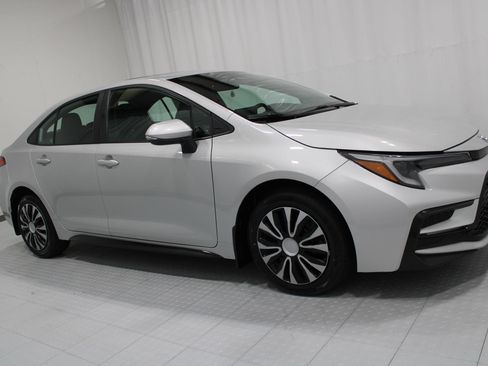 Used 2024 Toyota Corolla SE w/ SE Premium Package FWD image 4
