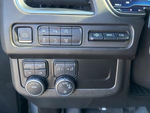 Used 2023 Chevrolet Suburban High Country image 16