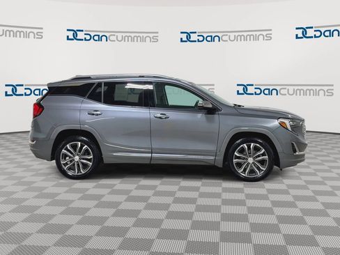 Used 2020 GMC Terrain Denali w/ Denali Premium Package FWD image 9