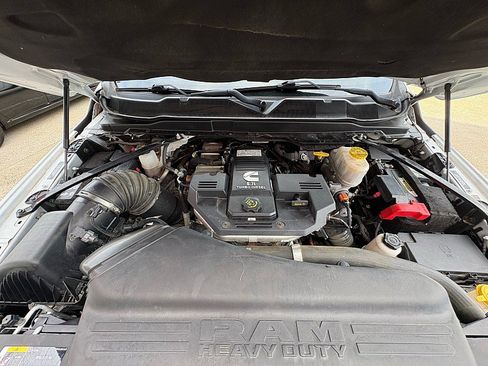 Used 2022 RAM 5500 Tradesman w/ Safety Group image 31