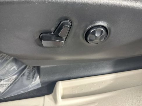 Used 2023 Chrysler Pacifica Touring-L FWD image 20