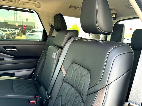 New 2026 Nissan Pathfinder Platinum w/ Cargo Package FWD image 17