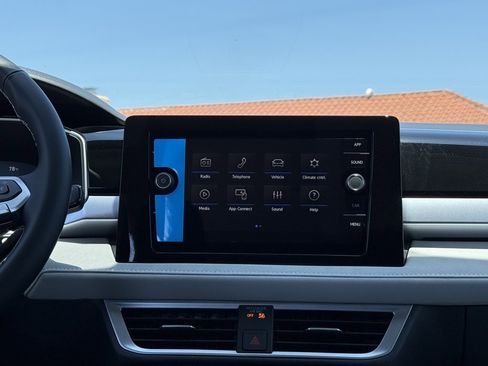 New 2025 Volkswagen Taos SE image 20