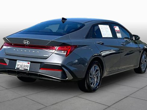 Used 2025 Hyundai Elantra Hybrid FWD image 12