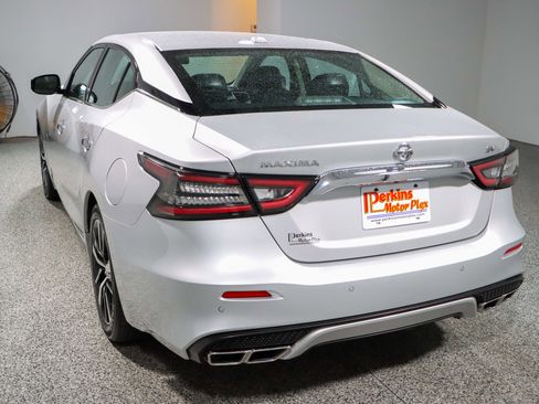 Used 2022 Nissan Maxima SV w/ Floor Mat Group FWD image 9