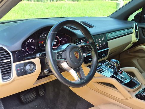 Certified 2022 Porsche Cayenne Platinum Edition AWD/4WD image 4
