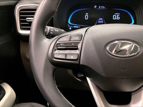 Used 2023 Hyundai Venue SEL FWD image 18