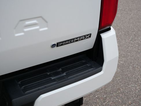 Used 2025 Toyota Tacoma TRD Sport AWD/4WD image 24