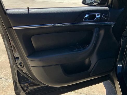 Used 2014 Lincoln MKS FWD image 8