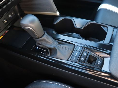 Used 2025 Toyota Camry SE image 27