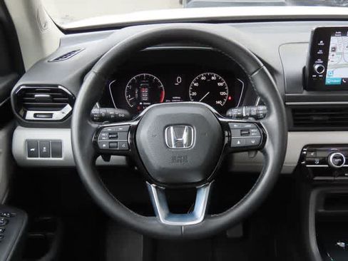 Used 2023 Honda Pilot Touring image 21