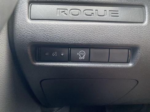 Used 2023 Nissan Rogue S FWD image 19