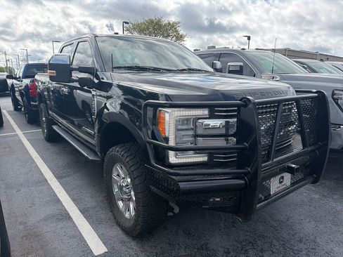 Used 2018 Ford F250 Lariat w/ Lariat Ultimate Package image 3