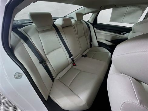 Used 2018 Honda Accord EX image 28