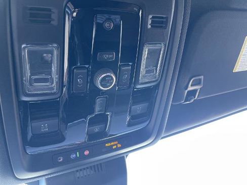 New 2026 Chevrolet Suburban High Country AWD/4WD image 38