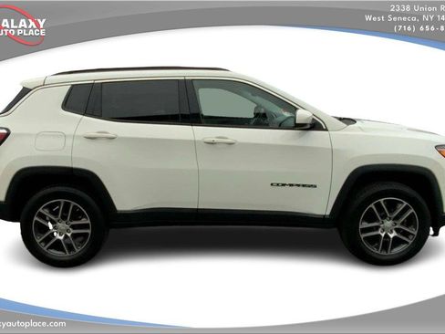 Used 2020 Jeep Compass Latitude w/ Cold Weather Group AWD/4WD image 4