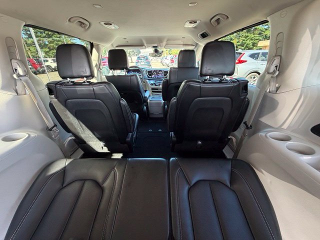 Used 2023 Chrysler Pacifica Touring-L FWD image 16