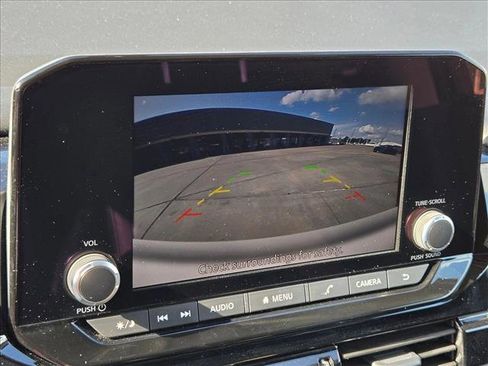 Used 2025 Nissan Pathfinder SV FWD image 13