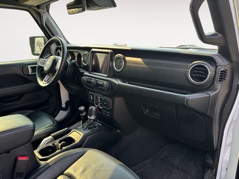 Used 2019 Jeep Wrangler Unlimited Sahara w/ Quick Order Package 24M Moab AWD/4WD image 10