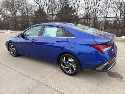 Used 2025 Hyundai Elantra SEL image 3