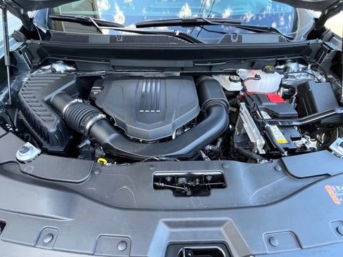 Used 2025 GMC Acadia Elevation image 9