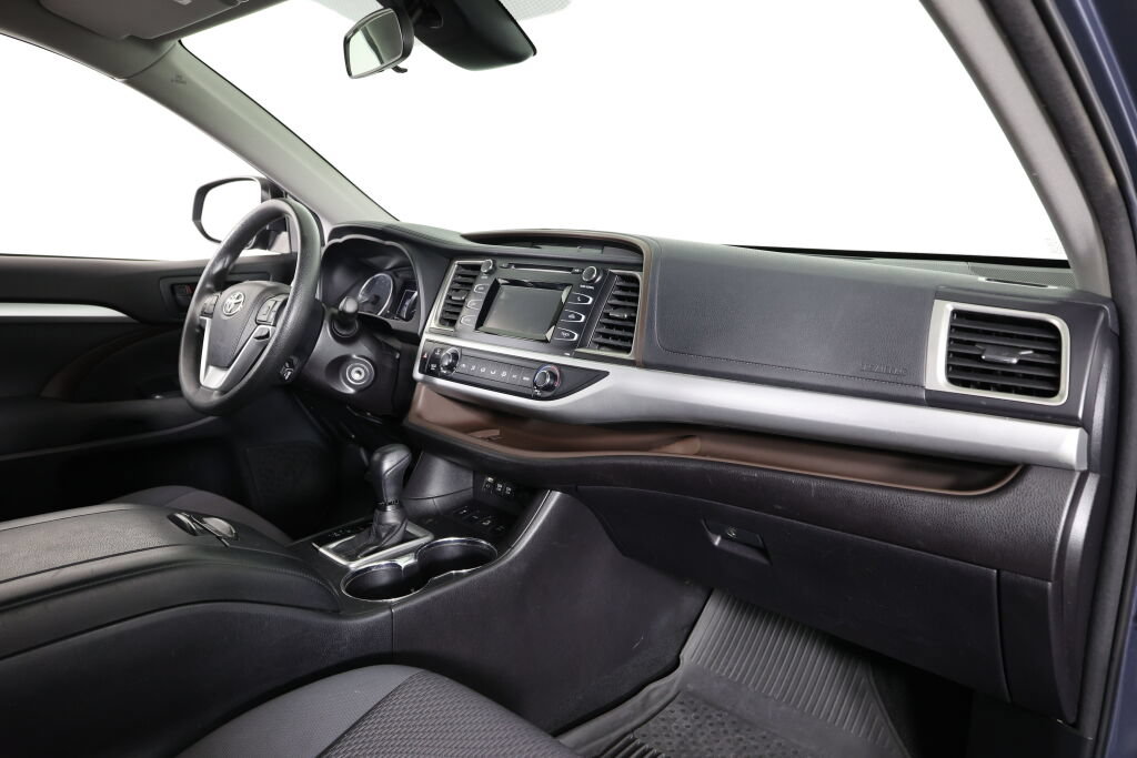 Used 2017 Toyota Highlander LE AWD/4WD image 23