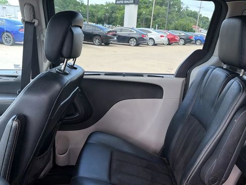 Used 2019 Dodge Grand Caravan SXT w/ Driver Convenience Group FWD image 40