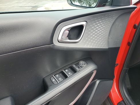 Used 2025 Kia Soul LX w/ LX Technology Package image 13