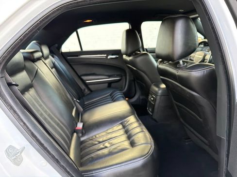 Used 2019 Chrysler 300 S RWD image 10