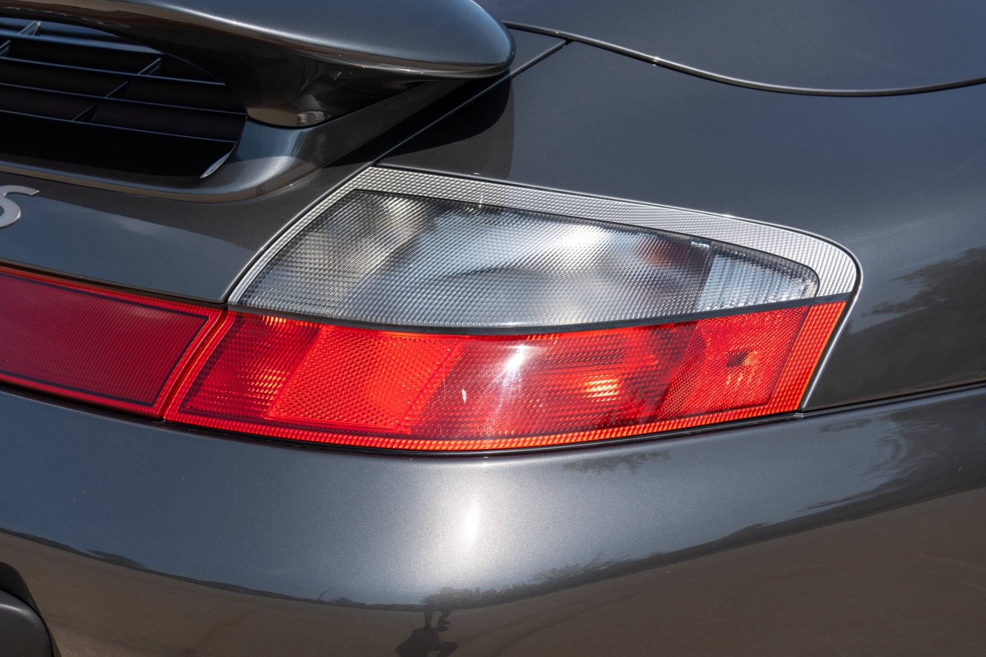 Used 2004 Porsche 911 Carrera 4S AWD/4WD image 31