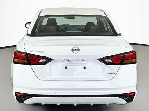 Used 2025 Nissan Altima 2.5 SV AWD/4WD image 11
